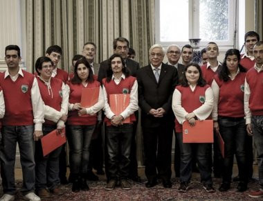 Π.Παυλόπουλος: Παιδιά με σύνδρομο Down έψαλαν τα πρωτοχρονιάτικα κάλαντα (φωτό)